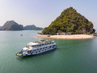 Excursión de día completo a la bahía de Ha Long desde Hanoi